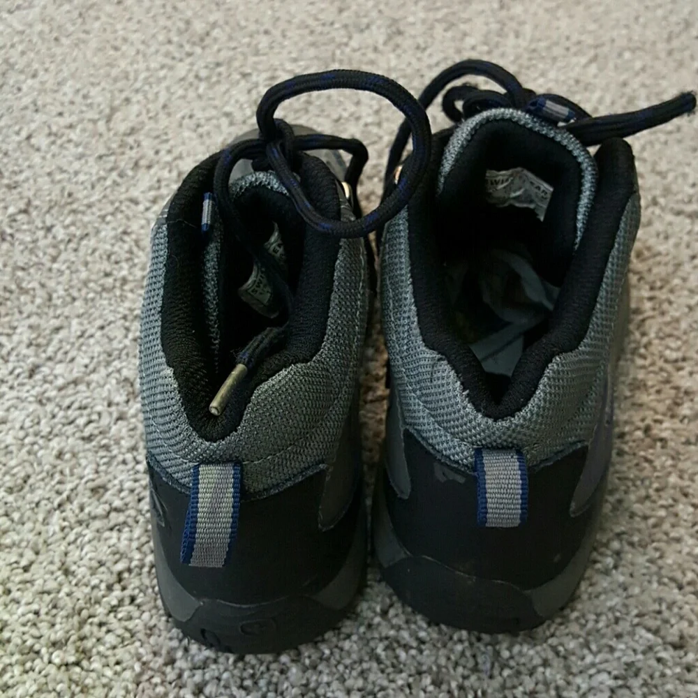 Swiss Gear boy shoes sneakers gray lace up size 1